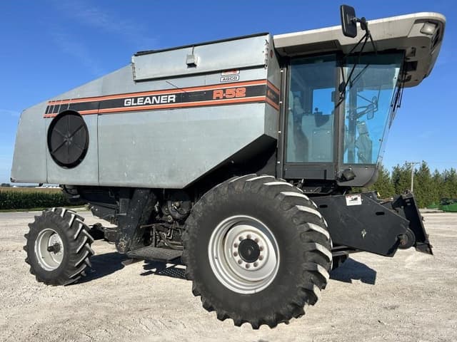Image of Gleaner R52 equipment image 1