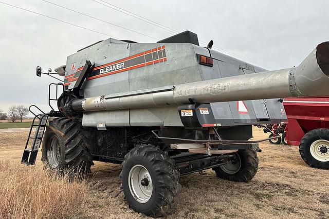 Image of Gleaner R55 equipment image 2