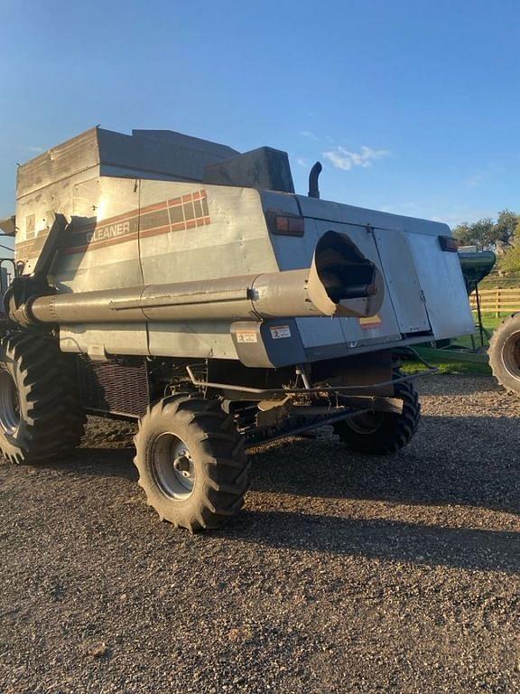 Image of Gleaner R62 equipment image 4