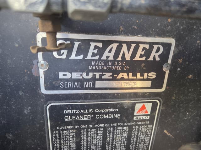 Image of Gleaner R62 equipment image 2