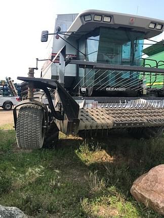 Image of Gleaner R72 equipment image 1