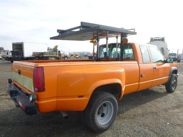 Image of GMC 3500 equipment image 2