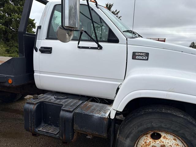 Image of GMC C6500 equipment image 3