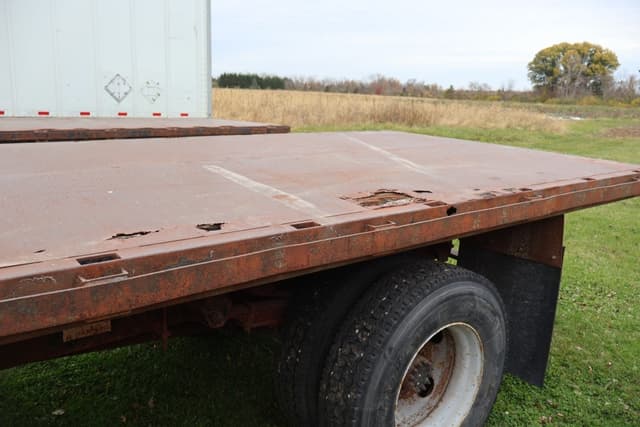 Image of GMC C6500 equipment image 3