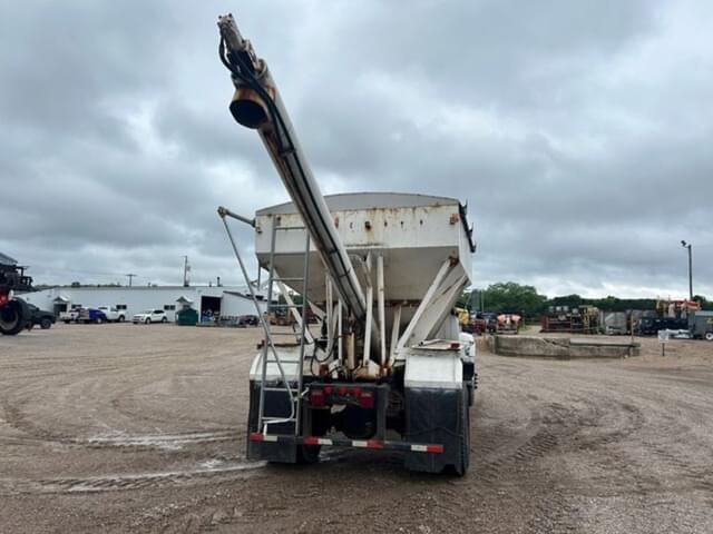 Image of GMC C7500 equipment image 4
