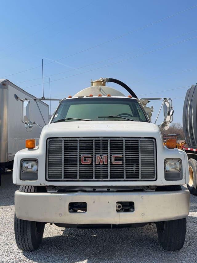 Image of GMC C8500 equipment image 1