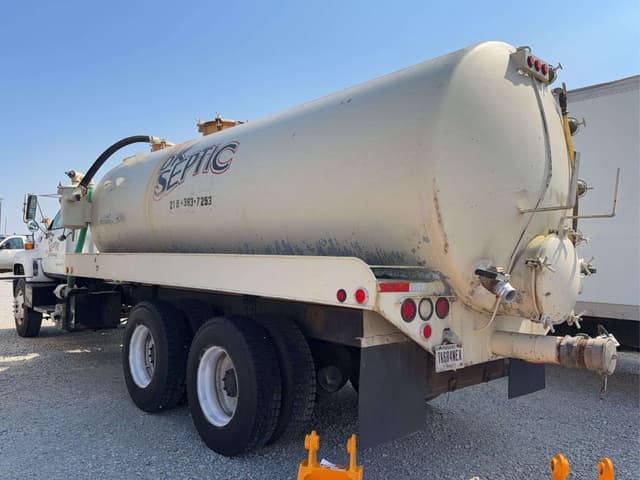 Image of GMC C8500 equipment image 3