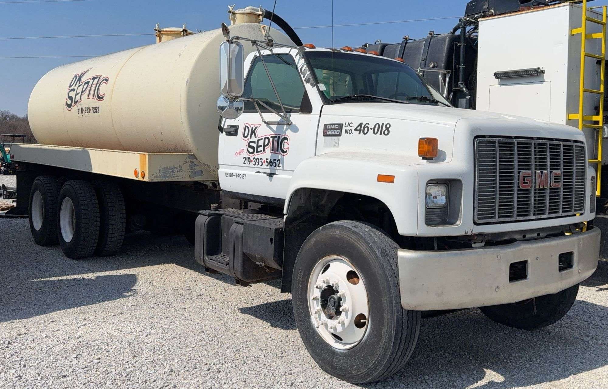 1997 GMC C8500 Equipment Image0