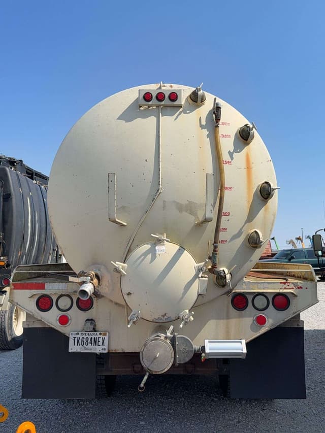 Image of GMC C8500 equipment image 4