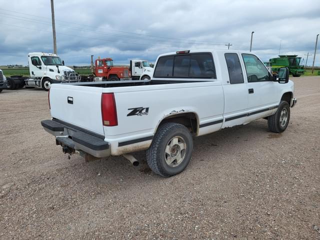 Image of GMC Sierra 1500 equipment image 2