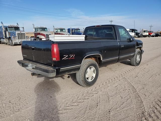 Image of GMC Sierra 1500 equipment image 2