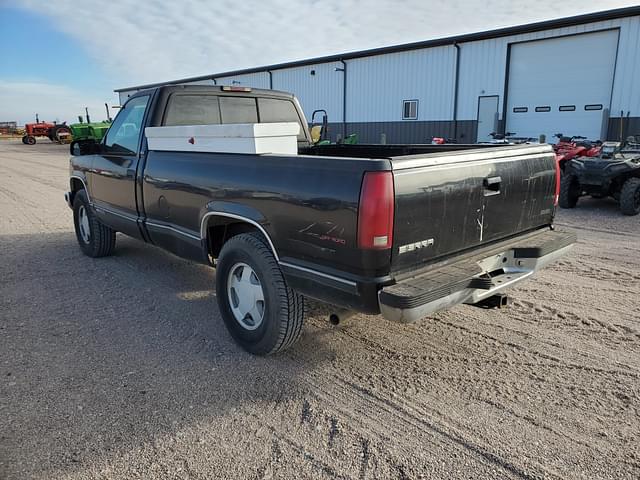 Image of GMC Sierra 1500 equipment image 3