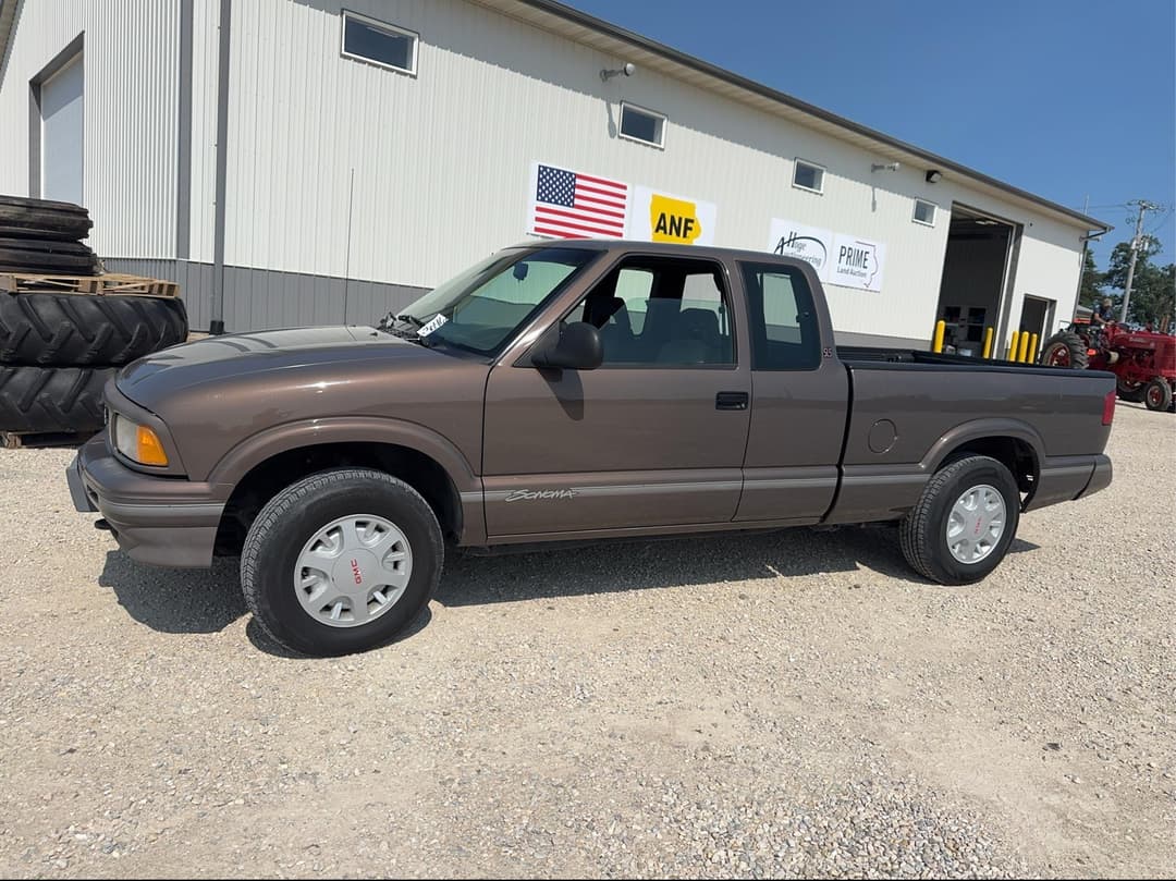 Image of GMC Sonoma Primary image