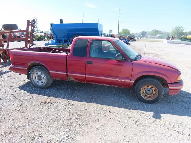 Image of GMC Sonoma equipment image 4