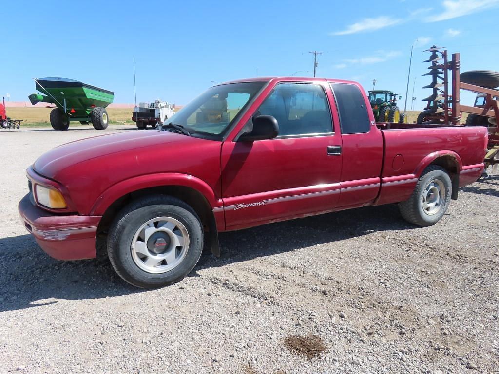 Image of GMC Sonoma Primary image