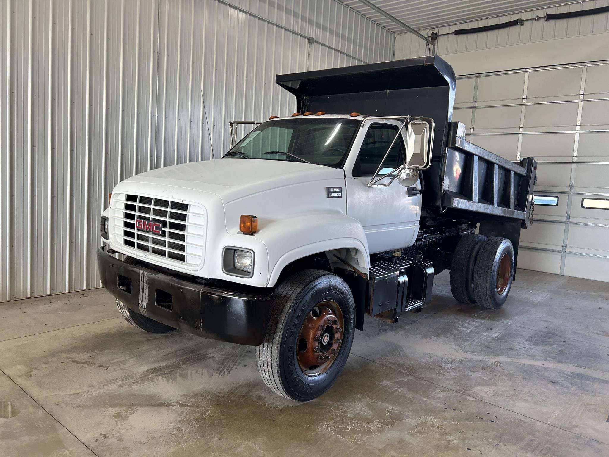 1997 GMC TopKick C6500 Equipment Image0