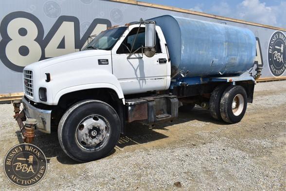 Image of GMC Topkick C7500 equipment image 2