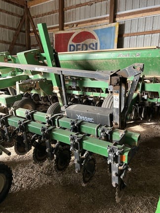 1997 Great Plains 2000 Equipment Image0