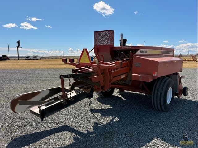 Image of Hesston 4690 equipment image 4
