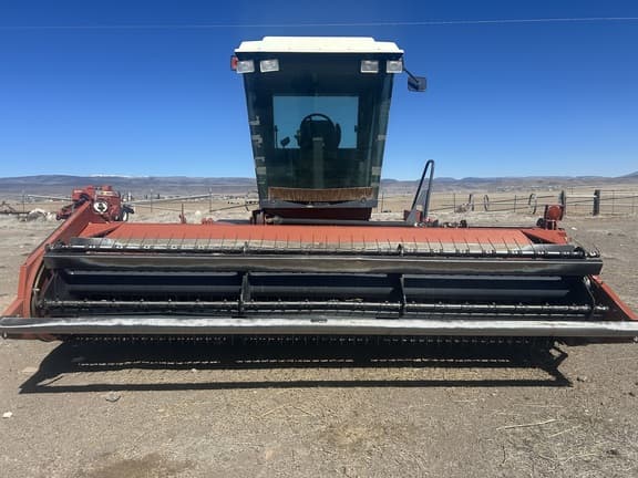 Image of Hesston 8200 equipment image 4