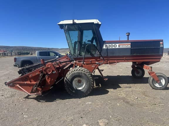 Image of Hesston 8200 equipment image 3