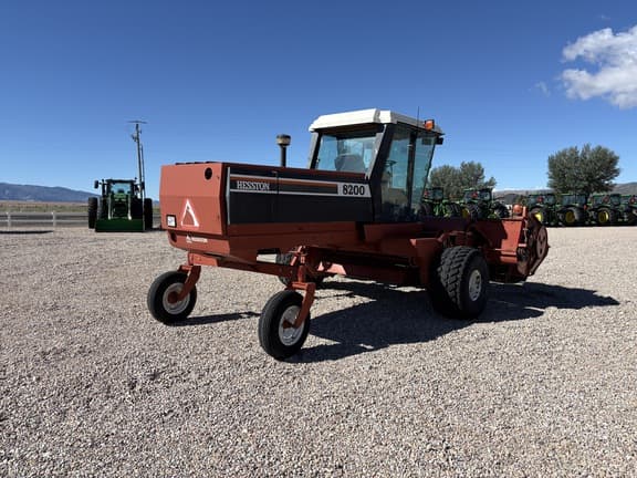 Image of Hesston 8200 equipment image 4