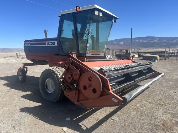 Image of Hesston 8200 equipment image 1