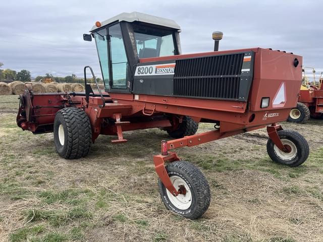 Image of Hesston 8200 equipment image 2