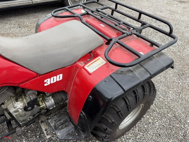 Image of Honda TRX300 equipment image 3