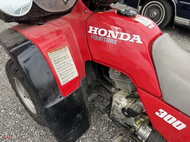 Image of Honda TRX300 equipment image 2
