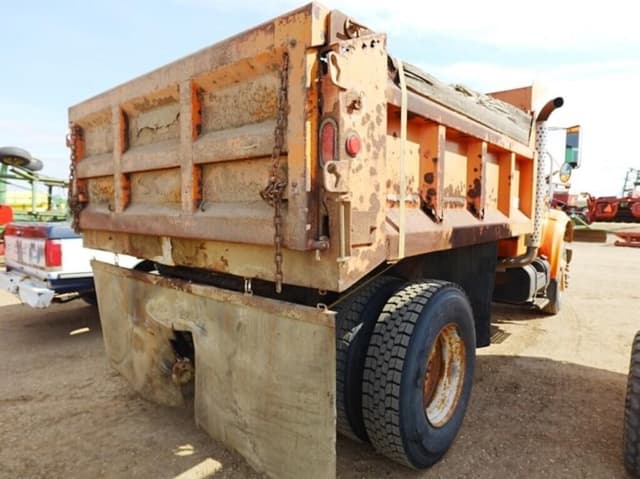 Image of International 4700 equipment image 2