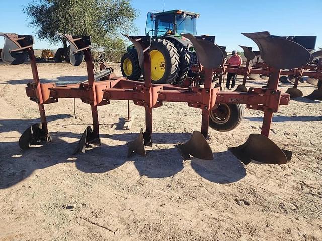 Image of International Harvester 165 equipment image 4