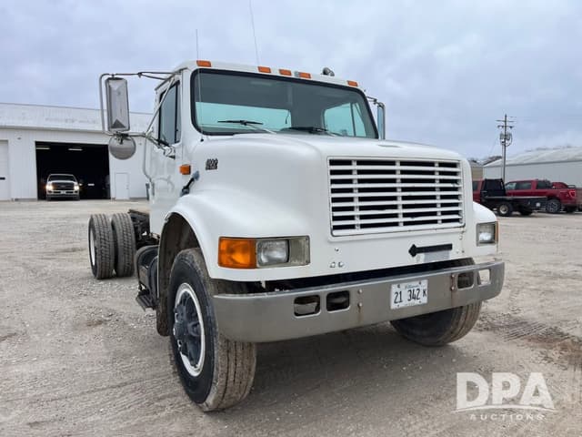 Image of International 4900 equipment image 3