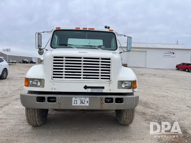 Image of International 4900 equipment image 2