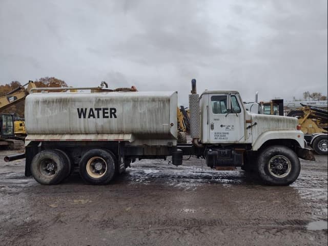 Image of International 2574 equipment image 2