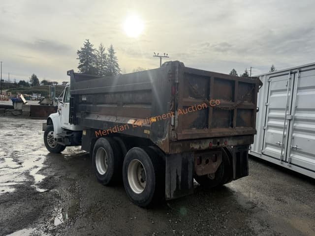 Image of International 4900 equipment image 4