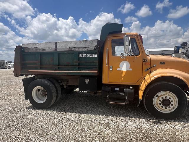 Image of International 4700 equipment image 3