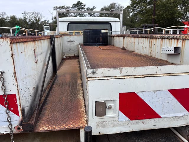 Image of International 4700 equipment image 4