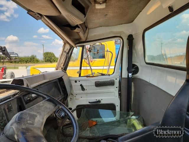 Image of International 4700 equipment image 2