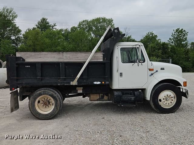 Image of International 4700 equipment image 3