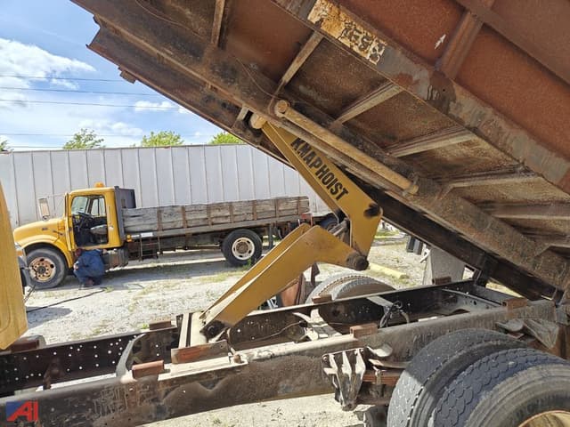 Image of International 4700 equipment image 3