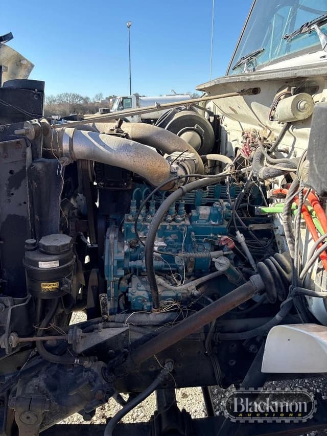 Image of International 4700 equipment image 3