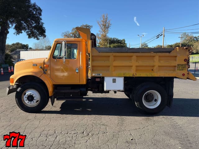 Image of International 4700 equipment image 2