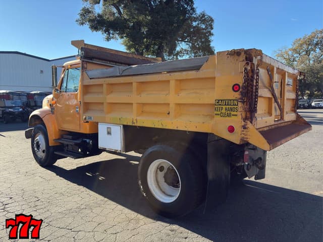 Image of International 4700 equipment image 3