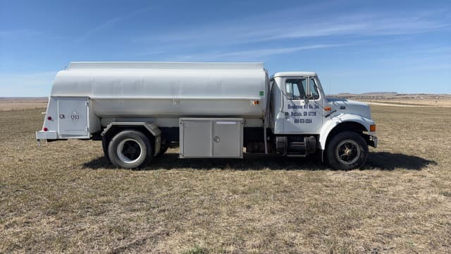 Image of International 4900 equipment image 3