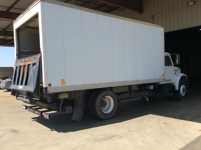 Image of International 4700 equipment image 3