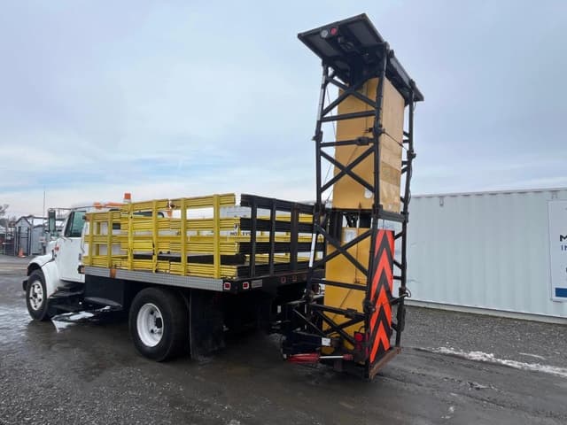 Image of International 4700 equipment image 1