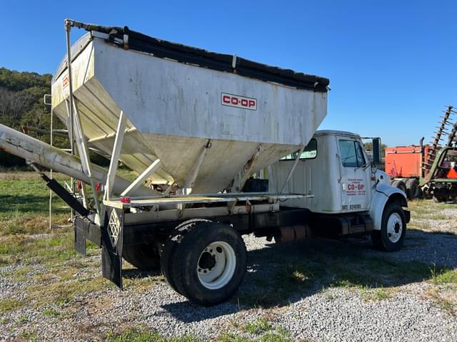 Image of International 4700 equipment image 2