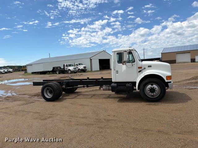 Image of International 4700 equipment image 3