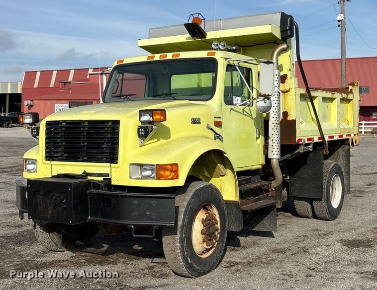 1997 International 4800 Equipment Image0